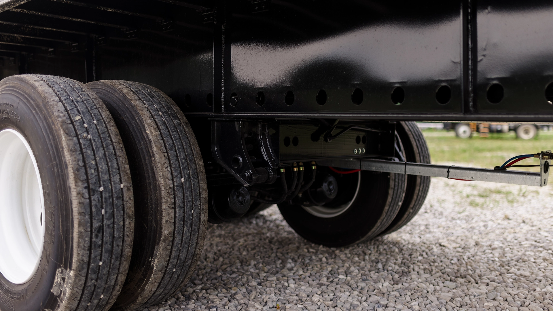 Rear wheel and suspension assembly on a Great Dane Freedom flatbed trailer, engineered for durability, stability, and dependable performance under demanding hauling conditions.